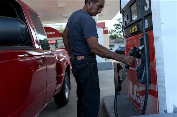 分析師：油價恐已屆高點，下行壓力勢增。 (圖:AFP)