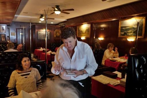 外食支出將啃食退休生活(圖:AFP)