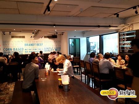 國賓最新館外餐飲品牌「Burger Fix」安和店。(鉅亨網記者王莞甯攝)