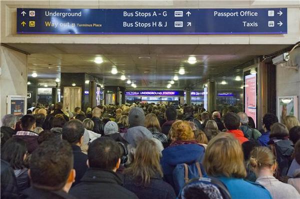如何才能有安穩的生活是倫敦居民渴望的答案(圖:AFP)