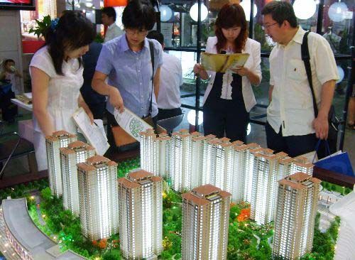 無間道 在項目周邊樓盤安插“臥底”。比如，a項目會給周邊的b、c、d項目分別找到“臥底”，給她們豐厚的報酬。當客戶不接受自己的樓盤時，她們會把客戶帶到a樓盤。當“吃不飽”時，一些膽大的自然愿意多賺些。