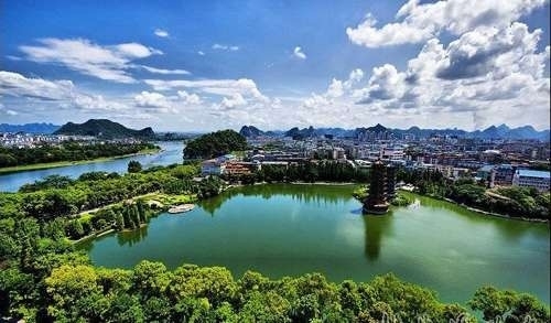 第三名:桂林,跌幅為9.8%。