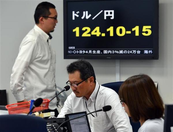 日元兌美元跌跌不休的匯率(圖：AFP)