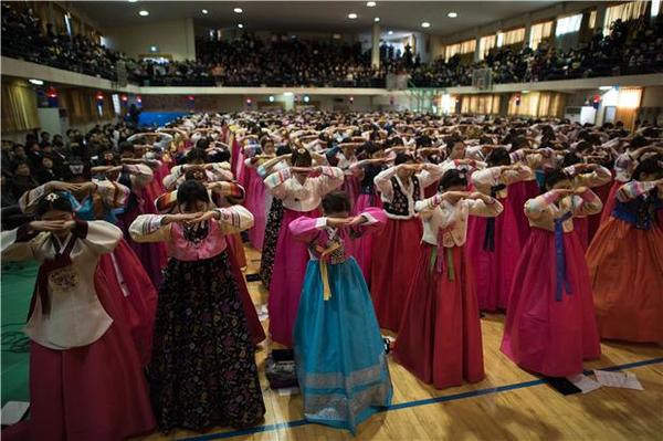 南韓社會中仍存在男女薪酬不均現象。(圖：AFP)