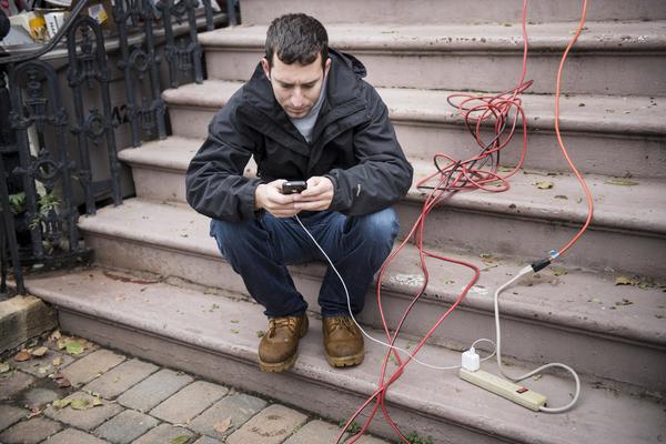 很快地，就不用再糾結在一堆電線以及找尋插座的麻煩裡。 (圖:AFP)