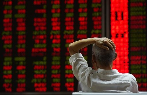陸股暴跌連帶拖累了依賴中國出口的亞洲企業股價下挫 (圖: AFP)
