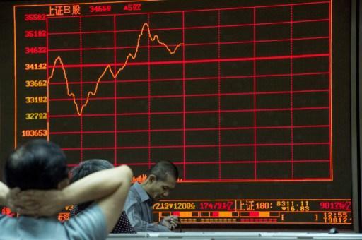 上海股市近來劇烈波動，股民的心也跟著七上八下。 (圖:AFP)