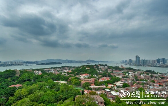 這是全國環境最好的城市,別具一格的建筑風格,閩南氣息的都市風情。在城市徒步,用一種小資的情懷來邂逅一只貓狗。住進一座慵懶的小房子便可撫平你躁動的心,或許走過轉角遇見的一幕就能留住你奔走的腳步。