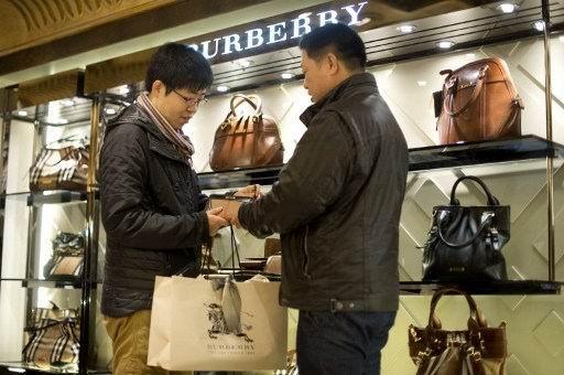 中國遊客七月至英國旅遊刷卡額高達5000萬英鎊      (圖:AFP)