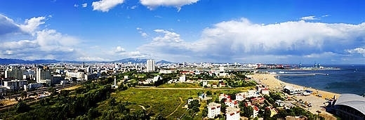 與去年同月相比，第14名是秦皇島，跌幅達7.4%。