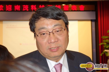 南茂科技董事長鄭世杰指出，就目前南茂的接單狀況來看，其2016年業績將較2015年成長，而以目前的南茂科技股價來看，的確在股價表現上受到委曲。(鉅亨網記者張欽發攝)