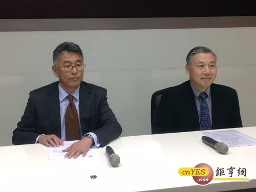 日月光營運長吳田玉(右)與財務長董宏思(左)。(鉅亨網資料照片)