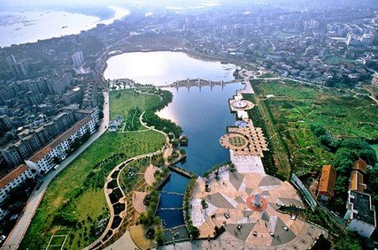 牛刀:2014年中國房價泡沫破滅 成都房價跌至4000不買是傻瓜