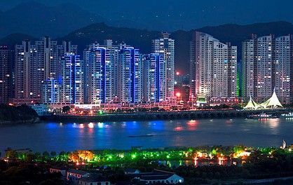 牛刀:2014年中國房價泡沫破滅 成都房價跌至4000不買是傻瓜