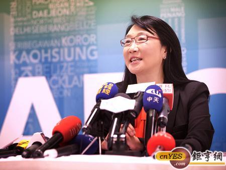 宏達電董事長王雪紅說，穿戴裝置將在今年聖誕節前推出。(鉅亨網記者黃佩珊攝)