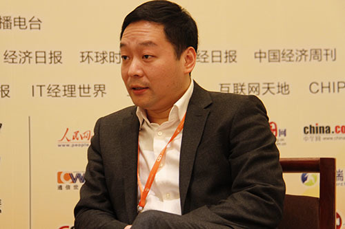 銅板街ceo 何俊