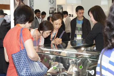 2013展會現場: 人潮不斷
