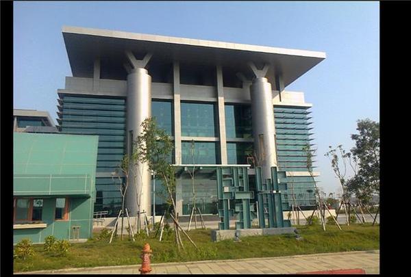 綠能敲定第二次私募每股26.8元；圖為該公司獲經濟部頒發愛水節約廠外觀。(圖：綠能提供)