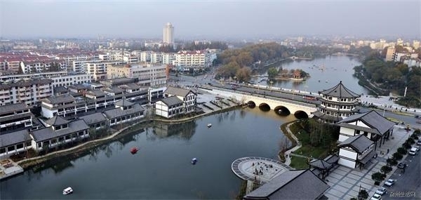 滁州，aqi26。安徽滁州，是“長三角城市群”成員城市，是安徽省東向發展和對接長三角的前沿節點城市。看來滁州就是長三角的后花園。