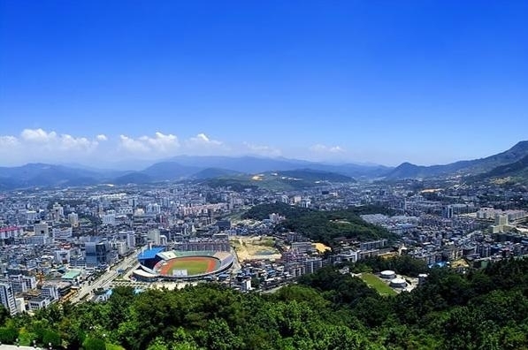 全國空氣質量排行前10城市 去洗洗肺吧