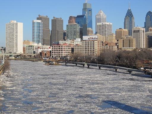 美國費城蘇育吉爾河 (Schuylkill River) 結冰。(圖片來源：維基百科)