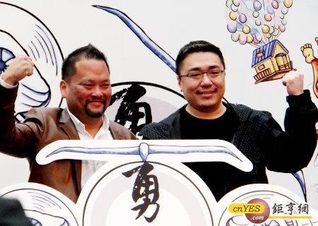 遊戲橘子關懷基金會董事長劉柏園(右)與安捷飛航訓練中心董事長高健祐。(鉅亨網記者尹慧中攝)