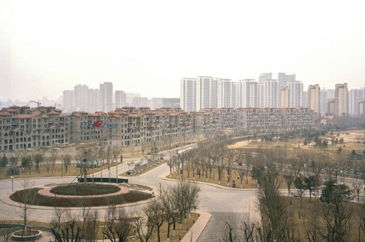 中國小城的樓市寒冬：外媒再發“空城”、“鬼城”圖片