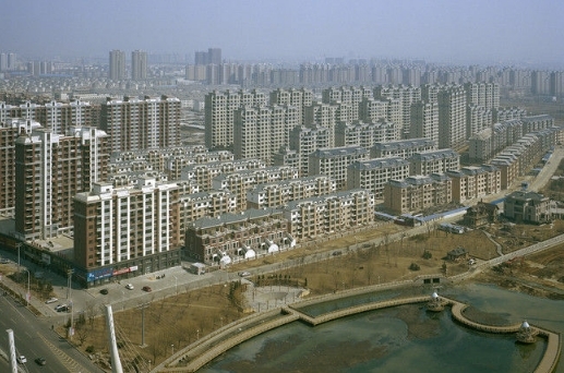 中國小城的樓市寒冬：外媒再發“空城”、“鬼城”圖片