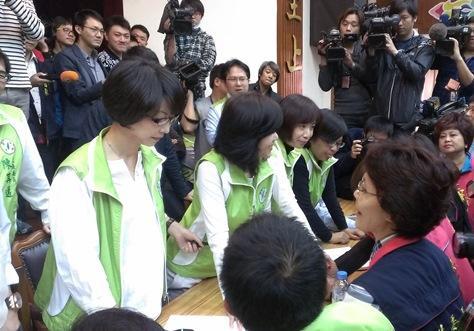 民進黨霸占主席台