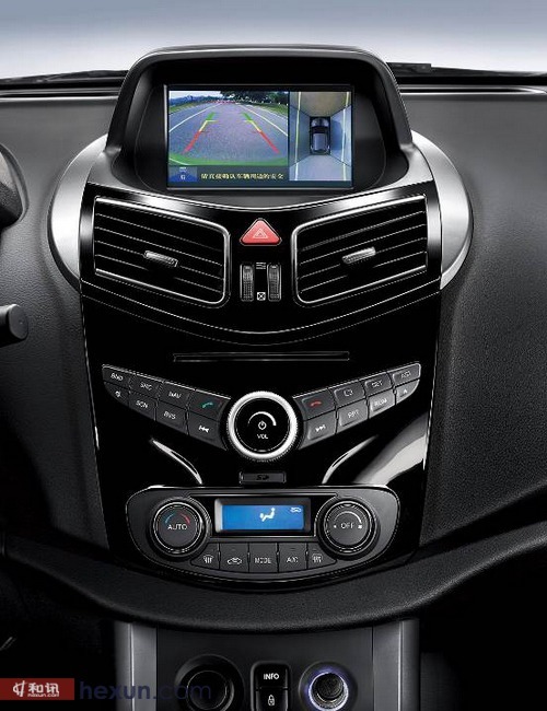 吳莫愁助陣海馬s5車展上市 售價8.98-11.38萬元