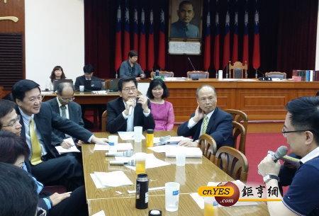 立法院財政委員會今(23)日初審通過在房屋稅條例中列入「囤房條款」，將非自住房屋稅稅率提高至1.5%~3.6%，自住則維持1.2%不變。(鉅亨網記者曹逸雯攝)