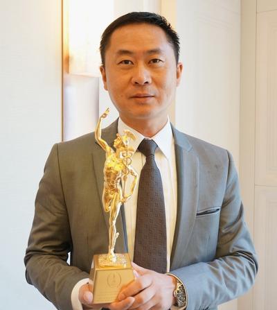錦江國際酒店首席執行官張曉強先生接受「大中華市場最佳本地連鎖酒店」獎