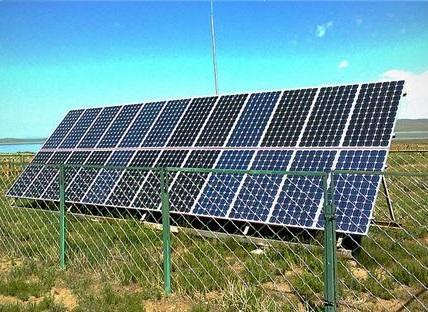 太陽能面板 。（取自維基百科)