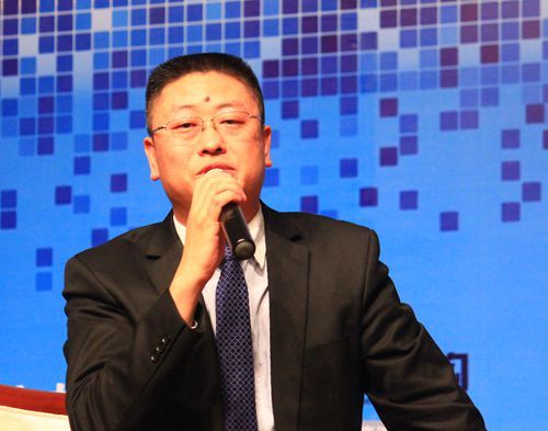 廣東省小貸行業協會副會長，廣州立根小額再貸款股份有限公司董事、常務副總經理於文