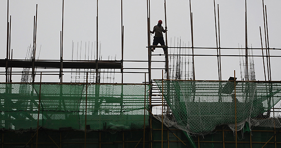 中國經濟必須沖出三重斷裂帶