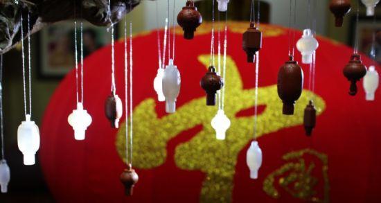 樓蘭漠玉雕刻的“圓夢燈籠”飾品 