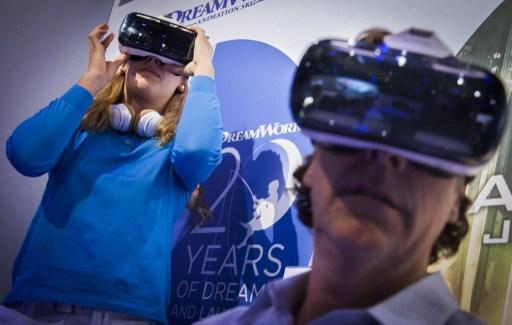 三星Gear VR將平板變身為3D螢幕(圖片來源：AFP)。