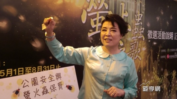 億光文化基金會董事長、聲樂家簡文秀唱出「追螢」商機。(鉅亨網記者楊伶雯攝)