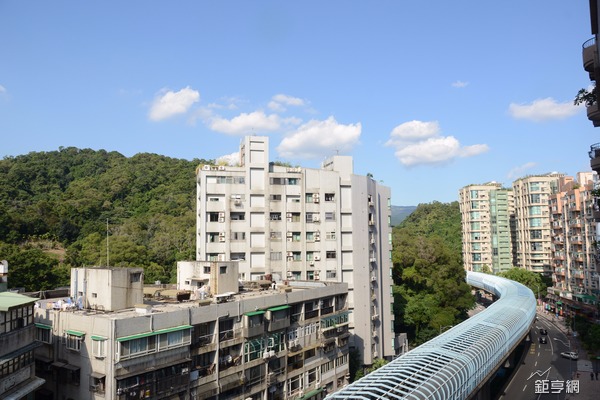 永慶房產集團指出，捷運大安站、中山站及東門站為找屋三大熱搜區。(鉅亨網記者張欽發攝)