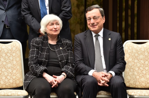 左：美國聯準會主席葉倫 (Janet Yellen)　右：歐洲央行總裁德拉吉 (Mario Draghi)　圖片來源：afp