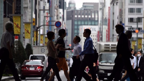 日本推遲上調消費稅 仍然無法撬開消費者錢包
