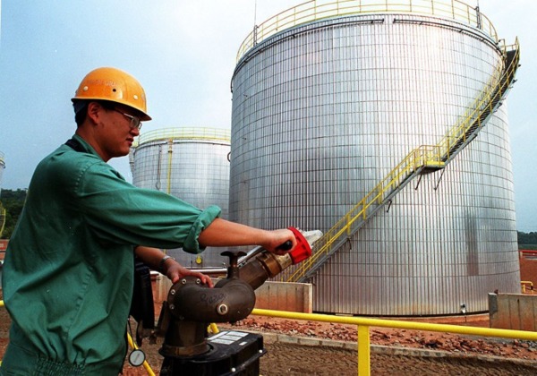 中國儲油槽。(來源：AFP)