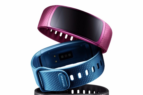 三星Gear Fit2 GPS藍牙智慧運動手環。(圖：三星提供)