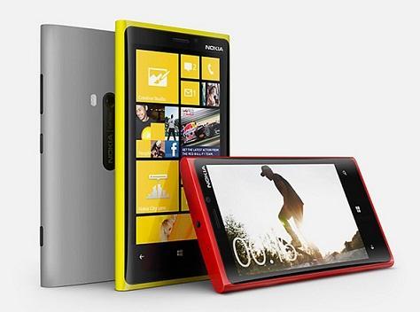 搭載WP作業系統的諾基亞手機Lumia 920。(圖:諾基亞)