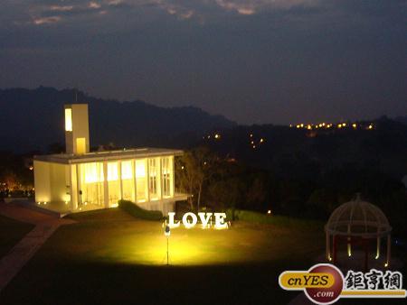 心之芳庭美麗禮堂和寬闊綠地的婚禮場地與規劃，開拓出新的市場，吸引許多嚮往戶外婚禮的顧客。(鉅亨網記者黃佩珊攝)