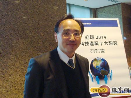 資策會產業情報研究所主任洪春暉表示，2013年全球經濟未有大幅起色，預估2014年可望出現較佳的成長動能。(鉅亨網記者黃佩珊攝)