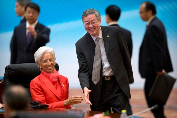 中國人行行長周小川、IMF) 總裁拉加德共同出席 1+6 圓桌論壇　圖片來源：afp