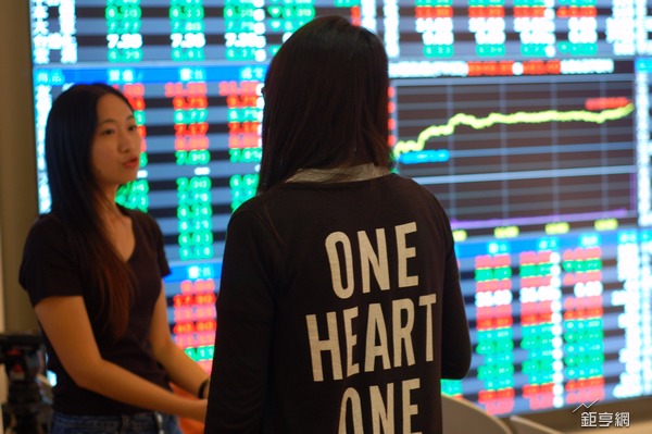對於今天台北股市的拉回走勢，市場分析師的解讀不一，但整體方向上仍以偏多看待。(鉅亨網記者張欽發攝)