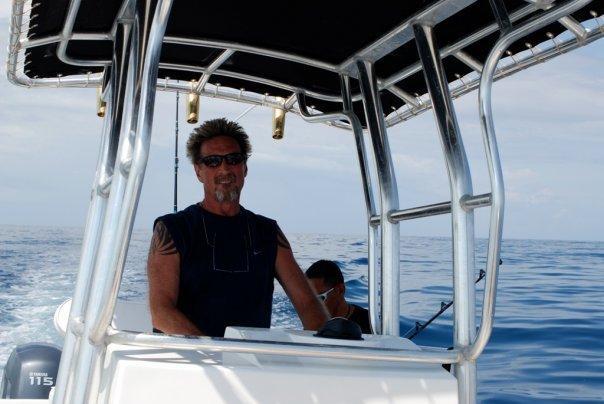 因涉謀殺而逃亡的John McAfee。