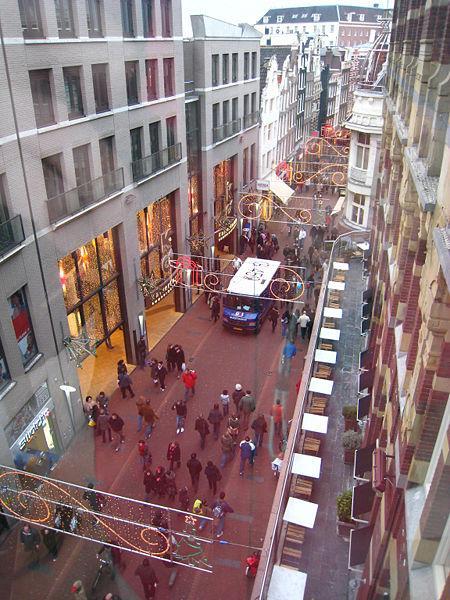阿姆斯特丹精品大道 Kalverstraat   (圖取自維基百科)